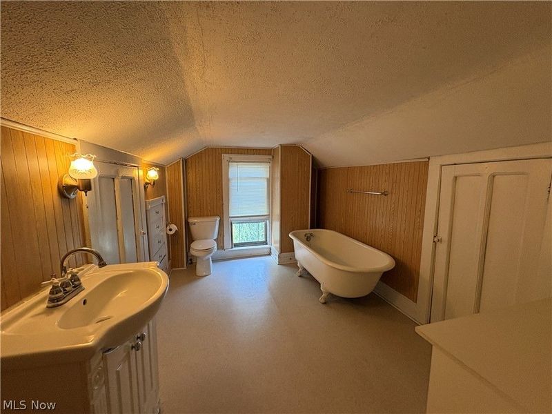438 N Wooster Avenue , Strasburg, OH 44680 Photo 16