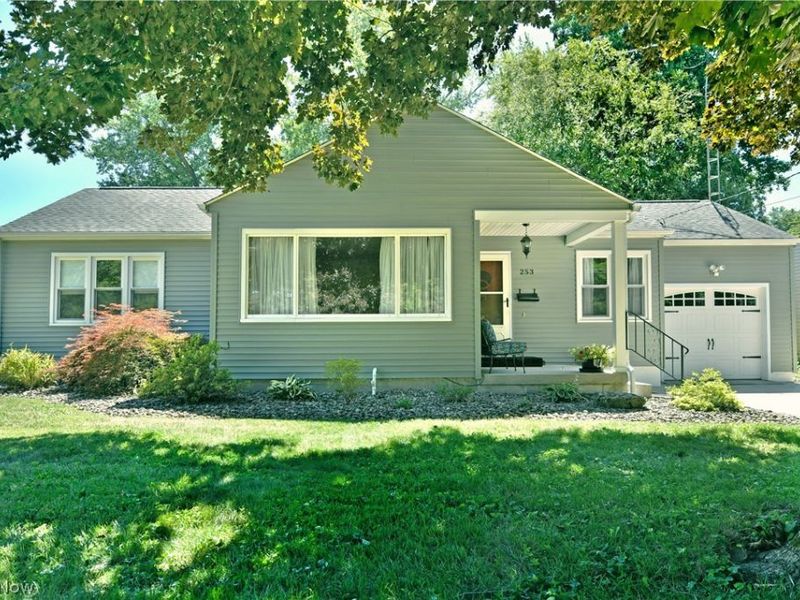 253 Maple Street , Newton Falls, OH 44444 Photo 2