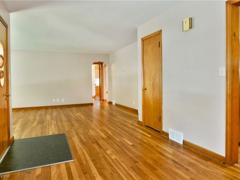 253 Maple Street , Newton Falls, OH 44444 Photo 8
