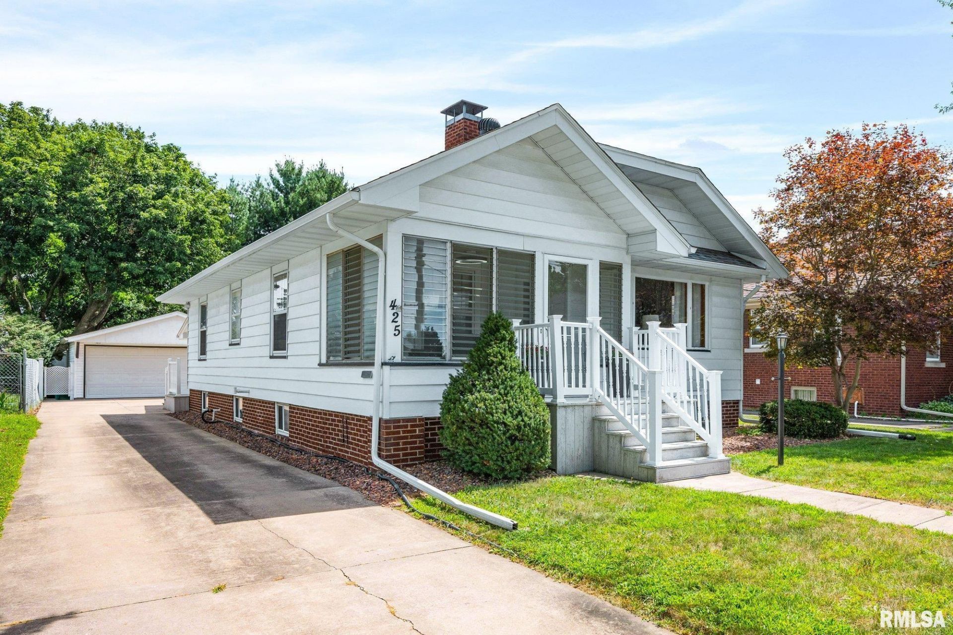 425 Hawkinson Avenue, Galesburg, IL 61401 Main Photo