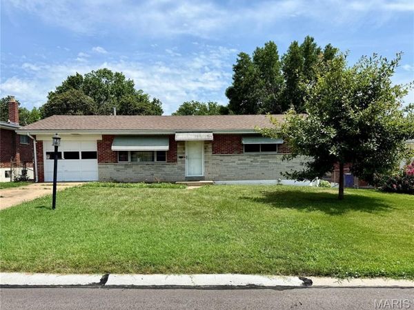 317 Earlsfield Lane , St Louis, MO 63125