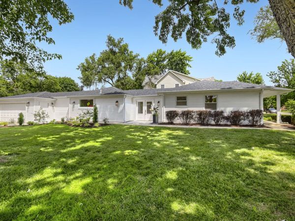 132 Mohawk Drive , Clarendon Hills, IL 60514