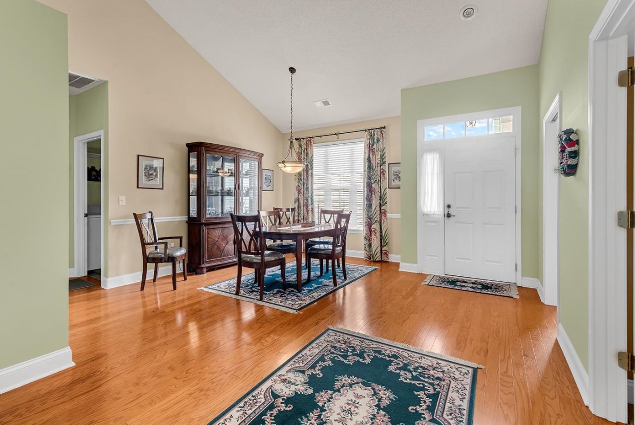 758 Helms Way Photo 4