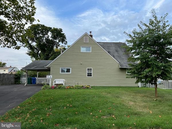 16 CRABTREE DRIVE , LEVITTOWN, PA 19055