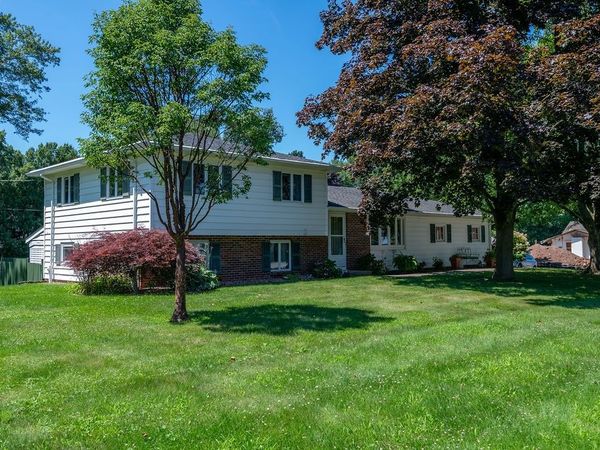 128 Thorncliff Road , Spencerport, NY 14559