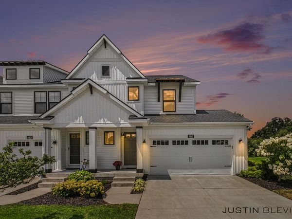 8915 Barrington Lane, Jenison, MI 49428