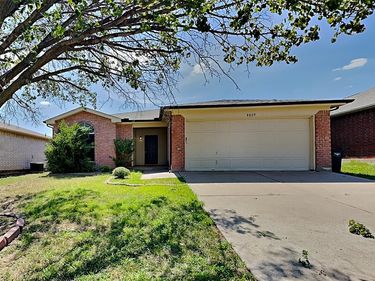 8809 Limestone Drive, Fort Worth, TX 76244