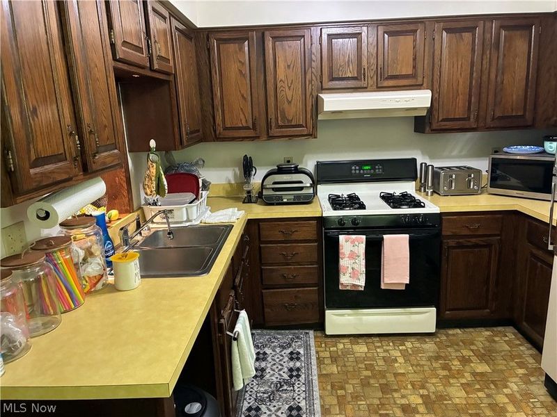600 Warner Road, Brookfield, OH 44403 Photo 4