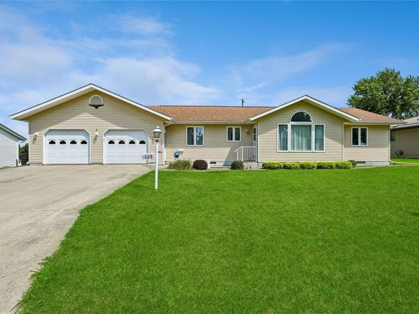 309 Cross Street SE, Blairstown, IA 52209