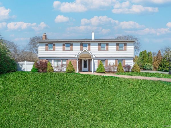 9 Michael Court , Centereach, NY 11720