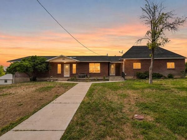 191 N 300 E, Moroni, UT 84646