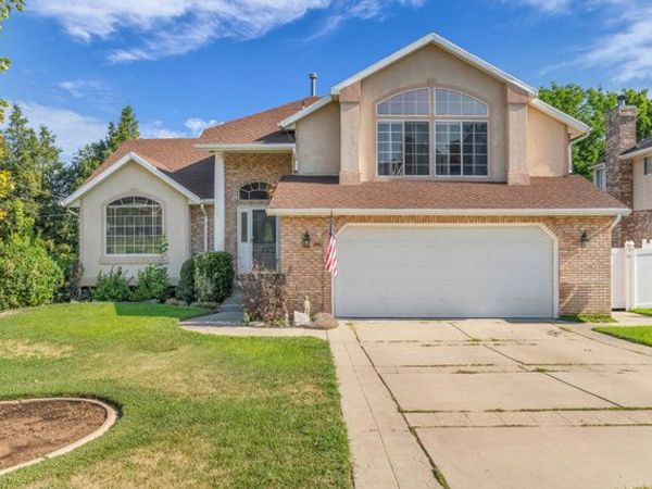 846 E HOLROYD DR S, South Ogden, UT 84403