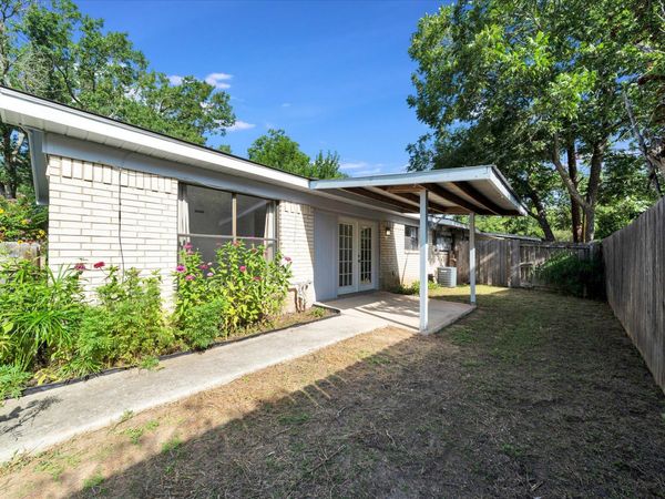 1129 W San Antonio ST , Lockhart, TX 78644