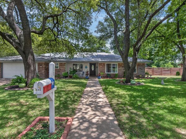 206 Corder LN, Burnet, TX 78611