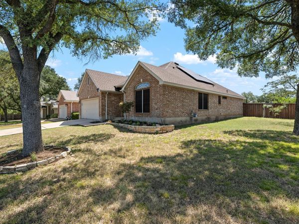 8009 Nairn DR, Austin, TX 78749
