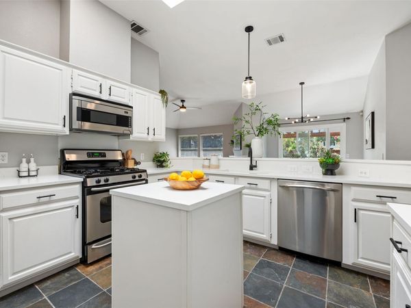 8009 Nairn DR, Austin, TX 78749