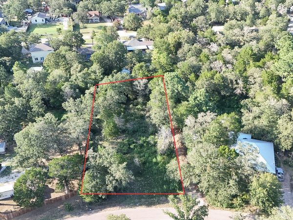 000 Flint Ridge ST, Bastrop, TX 78602