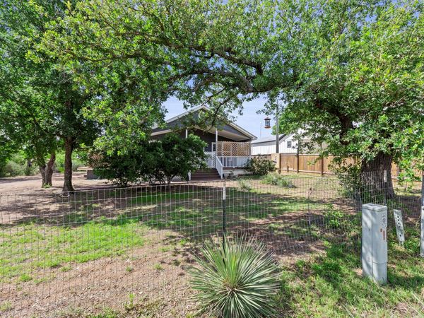 813 Airway ST, Kingsland, TX 78639