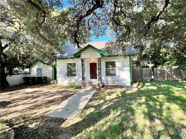 105 N Summer Street , Lampasas, TX 76550