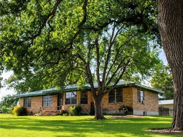 134 Private Road 1006 , Hallettsville, TX 77964