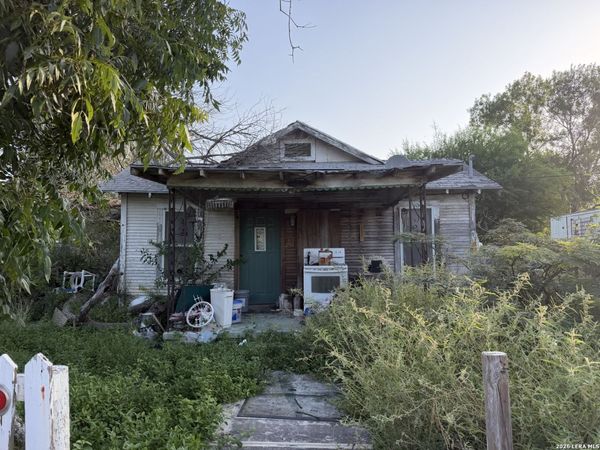 514 E Spring Street, Brackettville, TX 78832