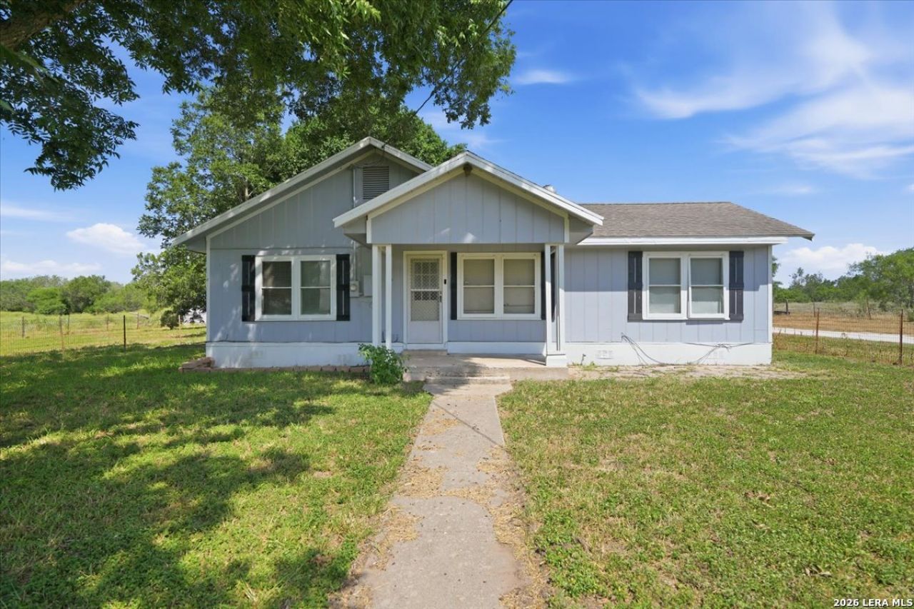 171 County Road 325, George West, TX 78022 Main Photo