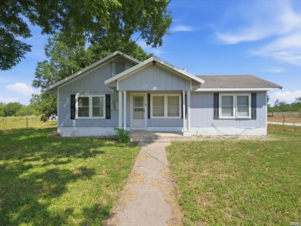 171 COUNTY ROAD 325, George West, TX 78022