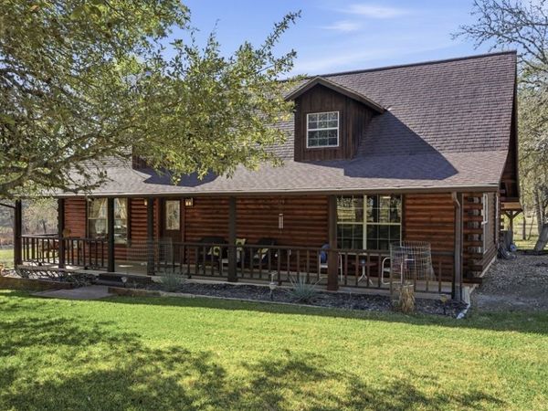 828 SHADY GROVE LN, Adkins, TX 78101