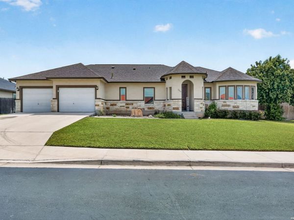 259 Strasbourg St, Castroville, TX 78009