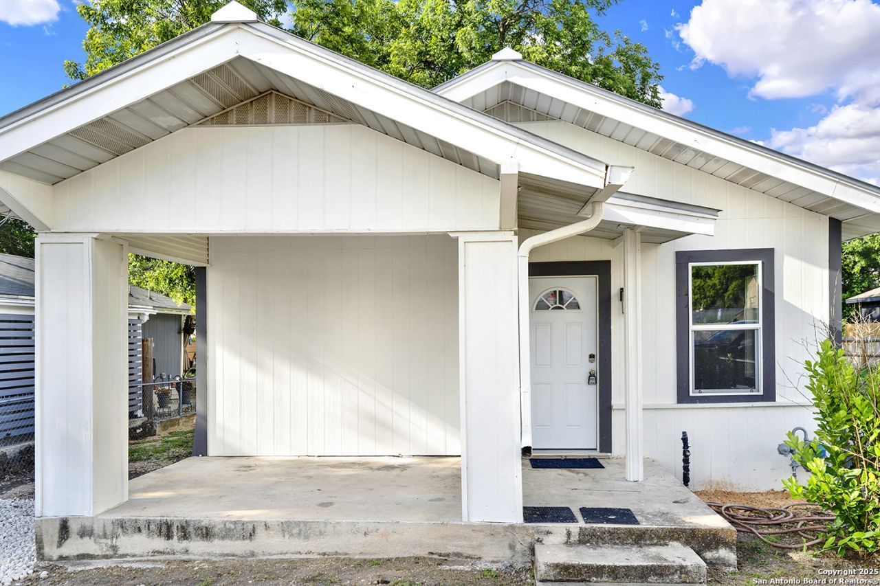 1426 E Carson St., San Antonio, TX 78208 Main Photo