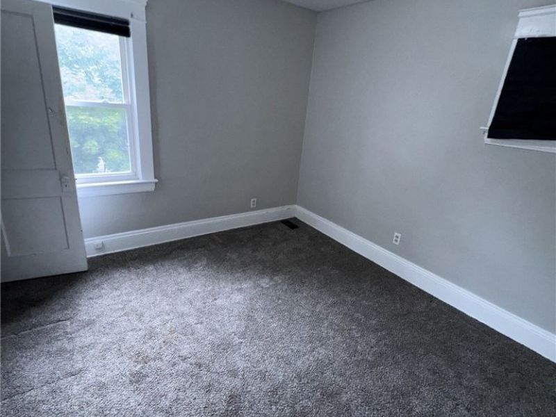 11205 Continental Avenue , Cleveland, OH 44104 Photo 7