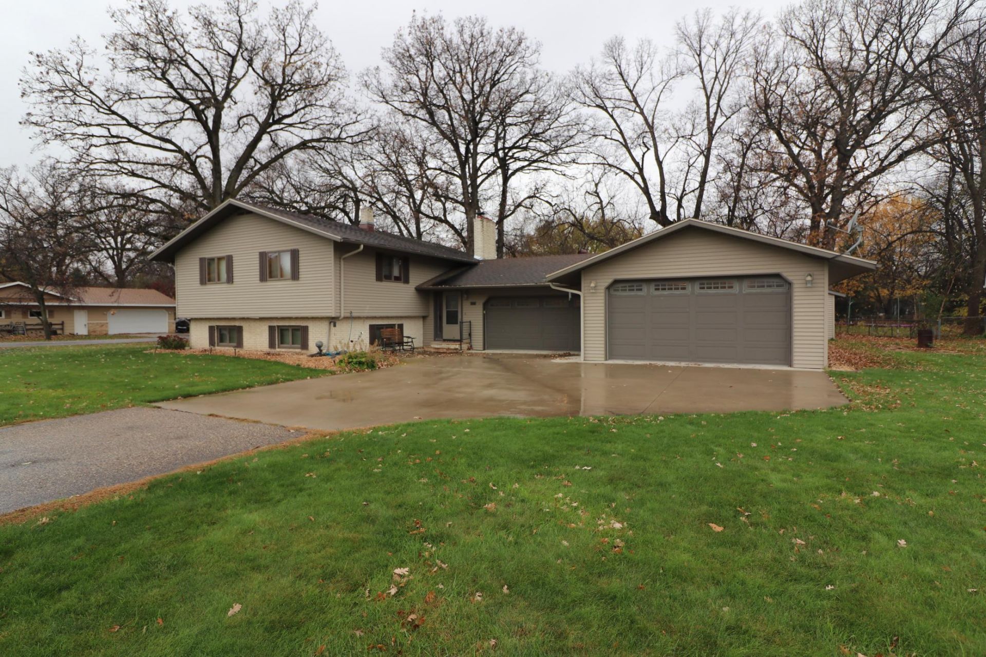 301 Sheyenne Drive  primary photo
