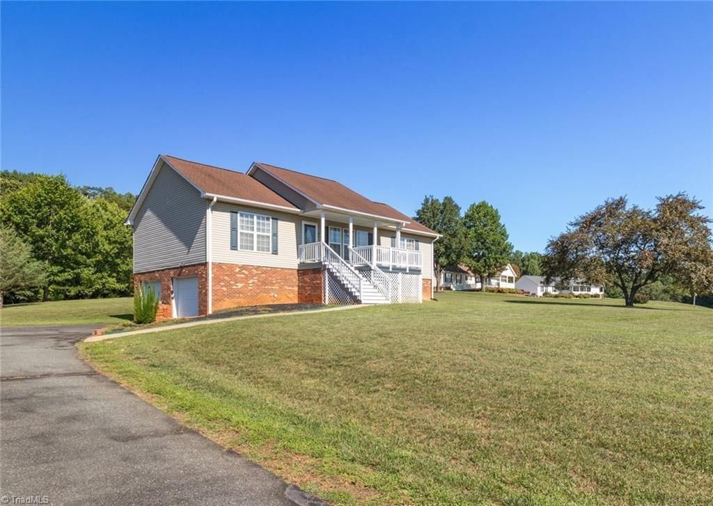 1055 Josephs Lane, Pinnacle, NC 27043 Main Photo