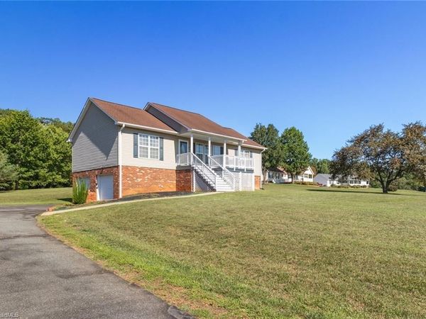 1055 Josephs Lane, Pinnacle, NC 27043