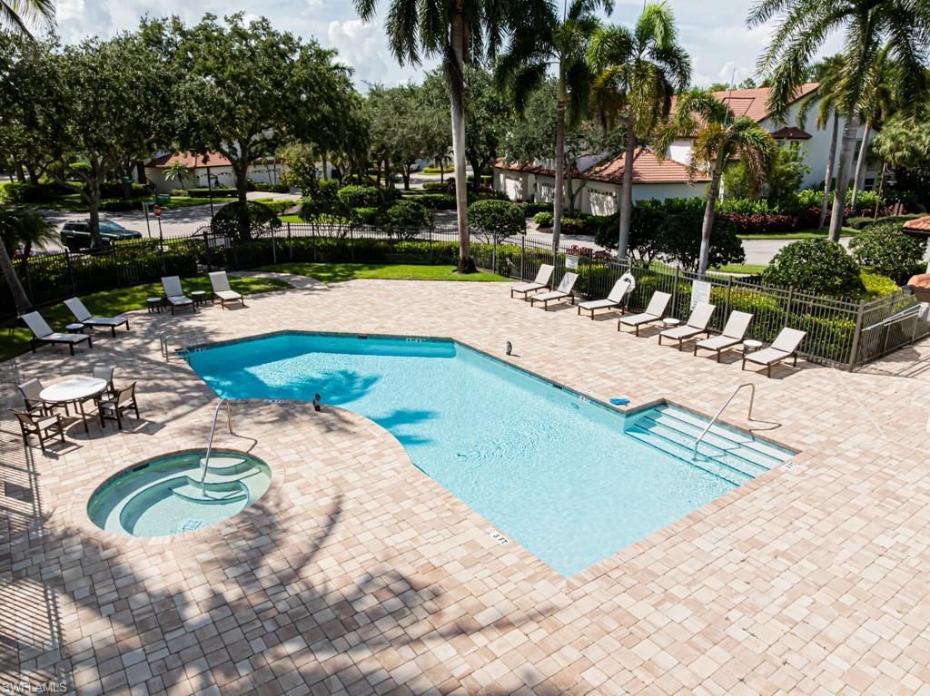 2215 Hawksridge Dr , Unit 802, Naples, FL 34105 Photo