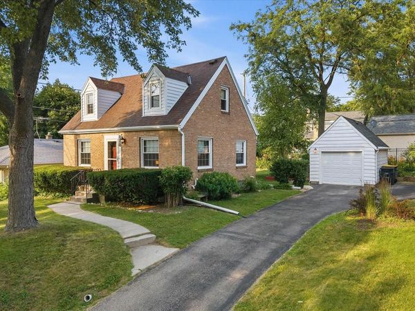 828 N 113th STREET, Wauwatosa, WI 53226