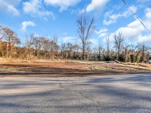 628 Old Highway 31 E 3 , Unit 10, Bethpage, TN 37022
