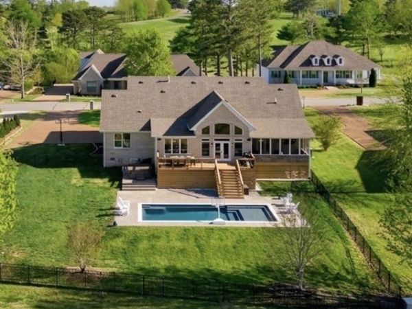 524 Country Club Dr , Dickson, TN 37055