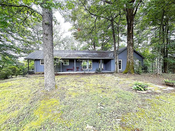 204 Red Bud Dr , Smithville, TN 37166