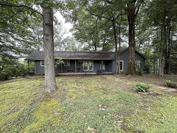 204 Red Bud Dr , Smithville, TN 37166