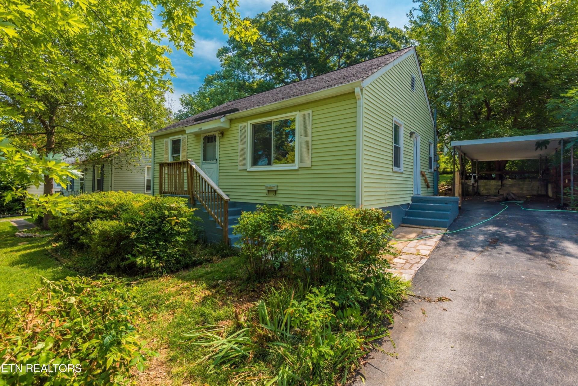 804 E Columbia Ave, Knoxville, TN 37917 Main Photo