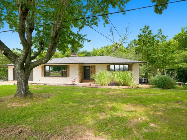 250 Washington Ave, Camden, TN 38320