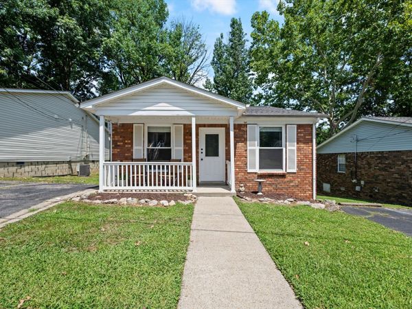 102 Five Oaks Dr , Nashville, TN 37217