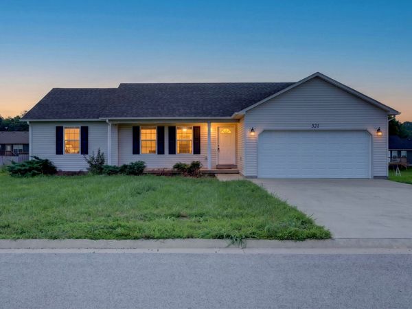 521 Labrador Dr, Bowling Green, KY 42101
