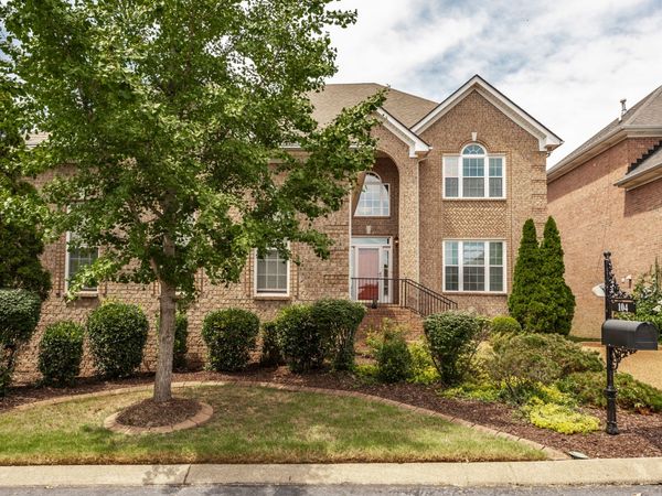 104 Newport Cir , Hendersonville, TN 37075