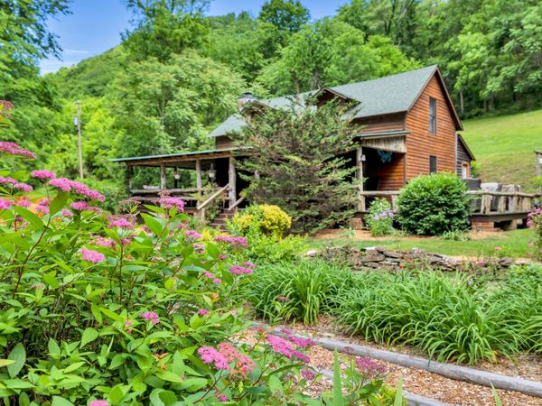 28 Bussell Ln , Gordonsville, TN 38563