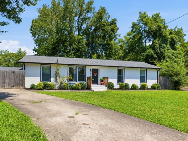 424 Kingview Ct, Nashville, TN 37218