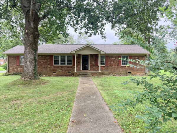 212 Bragg Cir , Tullahoma, TN 37388