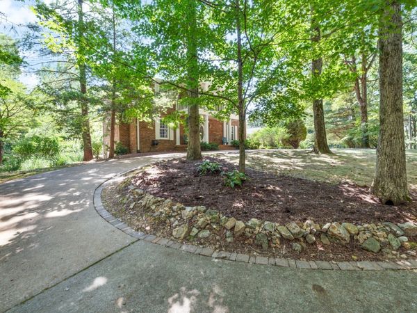 7422 Indian Creek Rd , Mc Ewen, TN 37101
