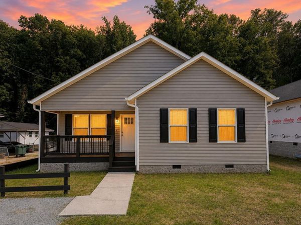 918 Shallowford Road , Chattanooga, TN 37411